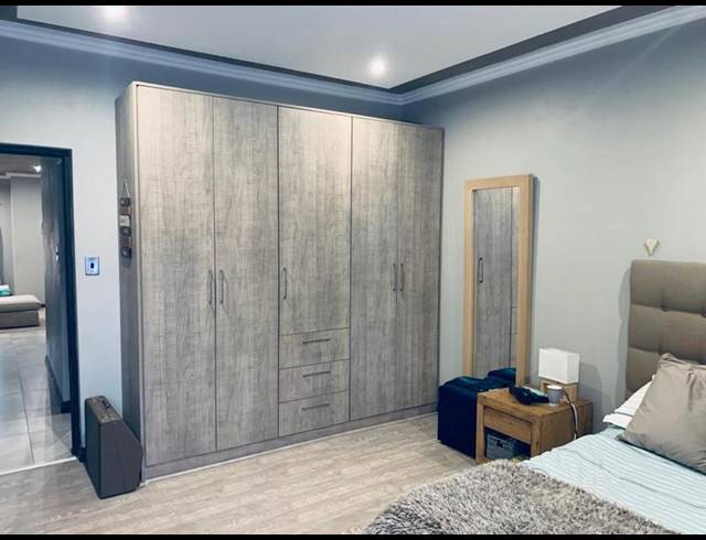 2 BEDROOM APARTMENT FOR SALE IN MENLO PARK